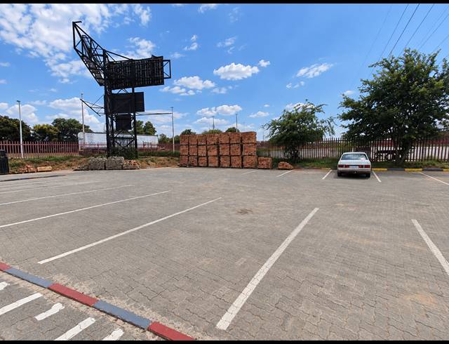 1,690M² WAREHOUSE FOR SALE IN ORMONDE